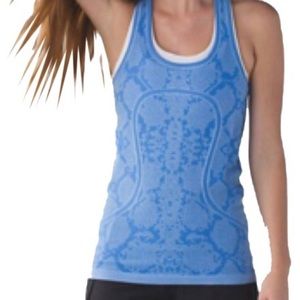 Blue snake print Lululemon 🍋 swiftly tank